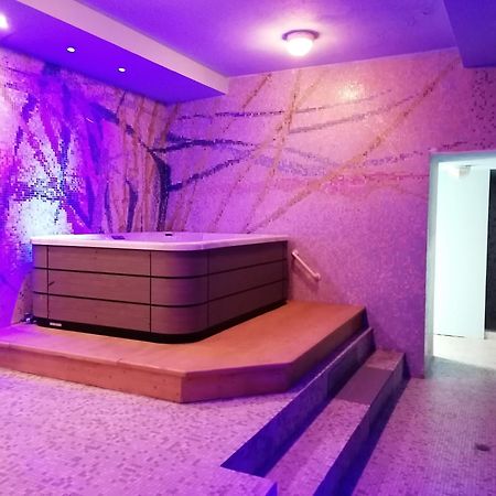 לאבארונה Grand Hotel Astoria מראה חיצוני תמונה