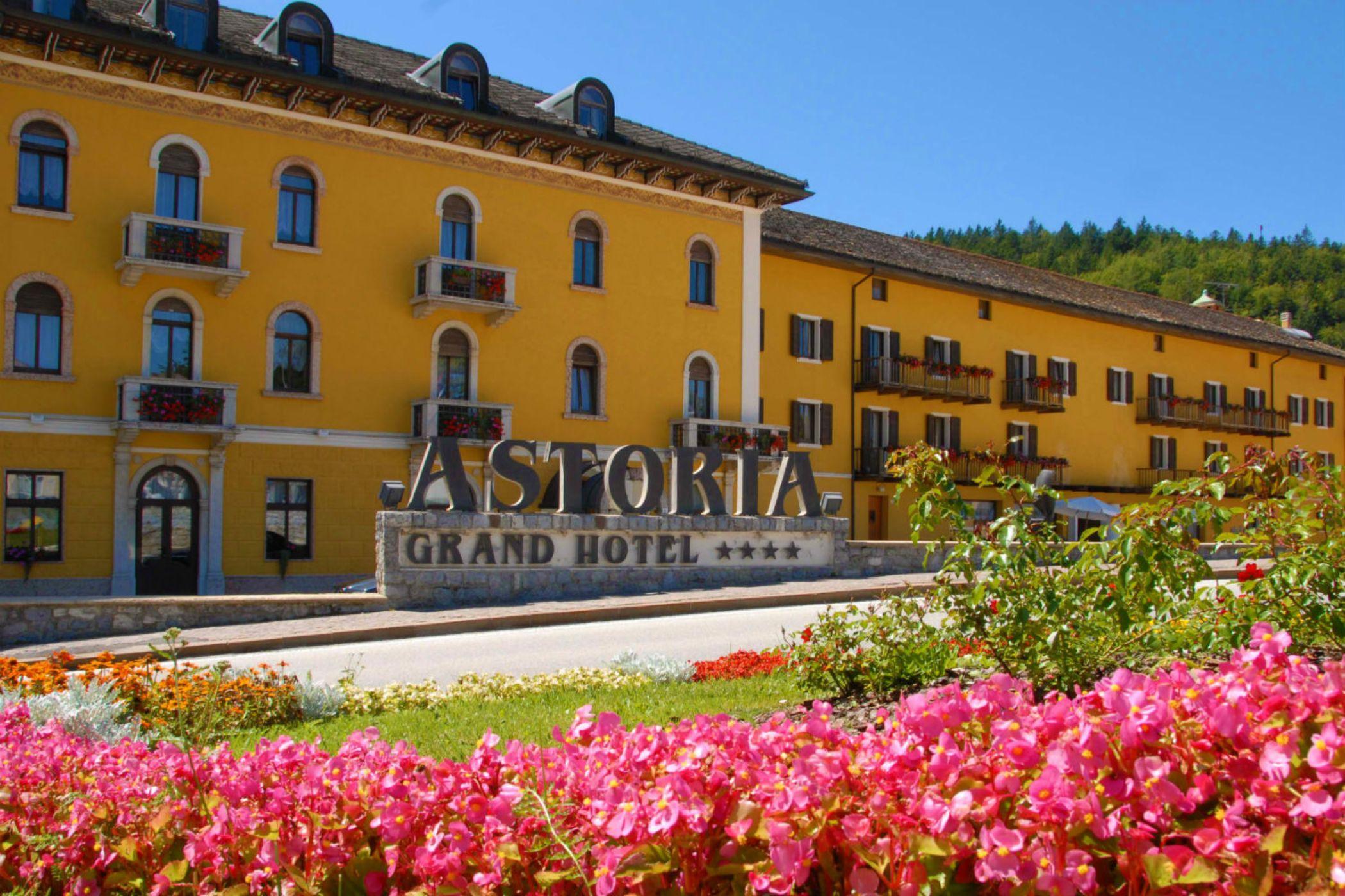 לאבארונה Grand Hotel Astoria מראה חיצוני תמונה