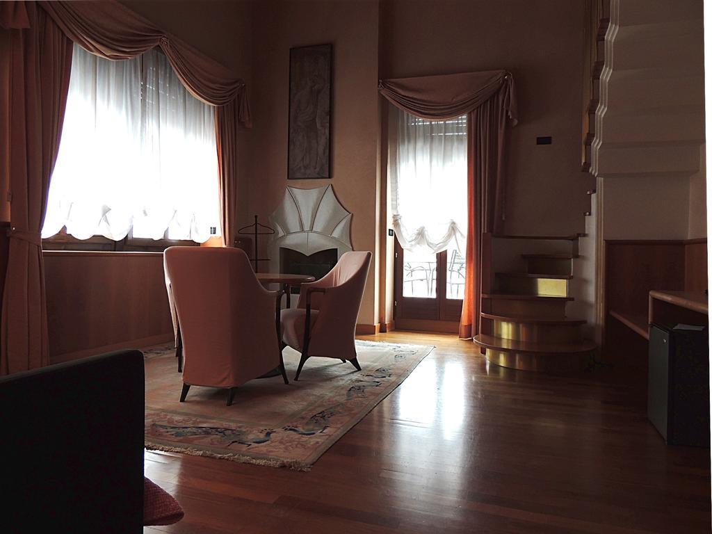 לאבארונה Grand Hotel Astoria מראה חיצוני תמונה