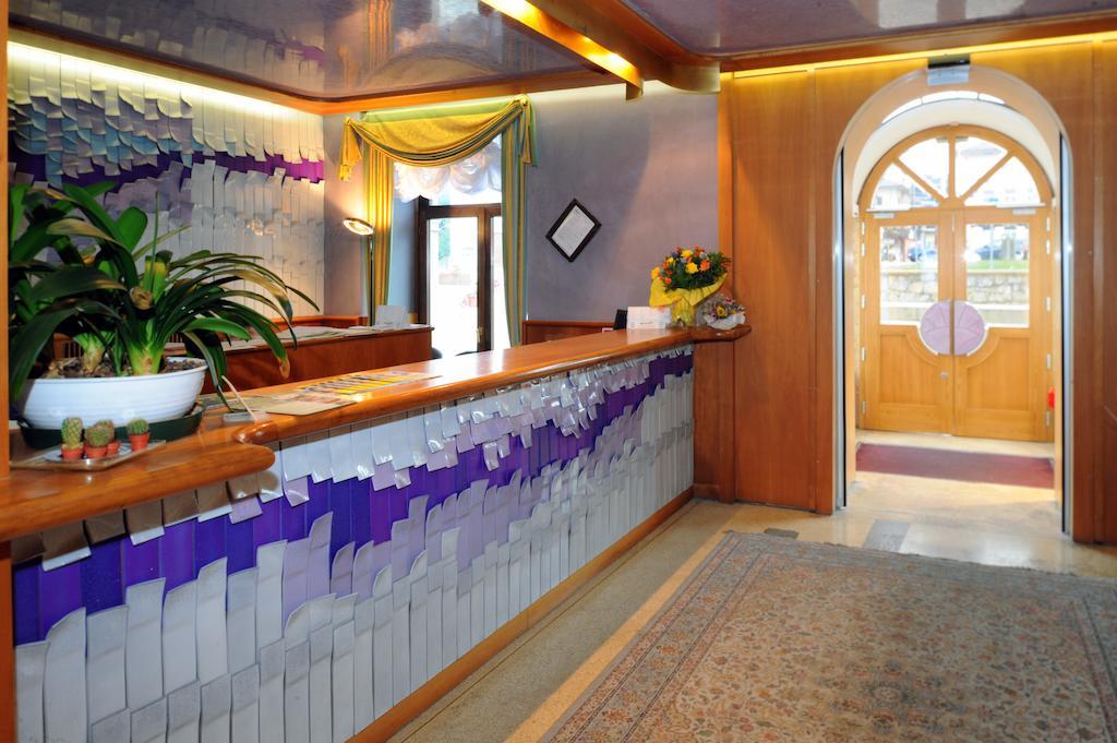 לאבארונה Grand Hotel Astoria מראה חיצוני תמונה