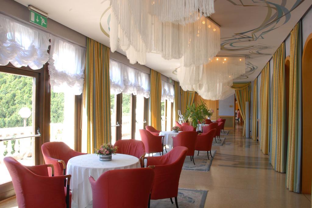 לאבארונה Grand Hotel Astoria מראה חיצוני תמונה