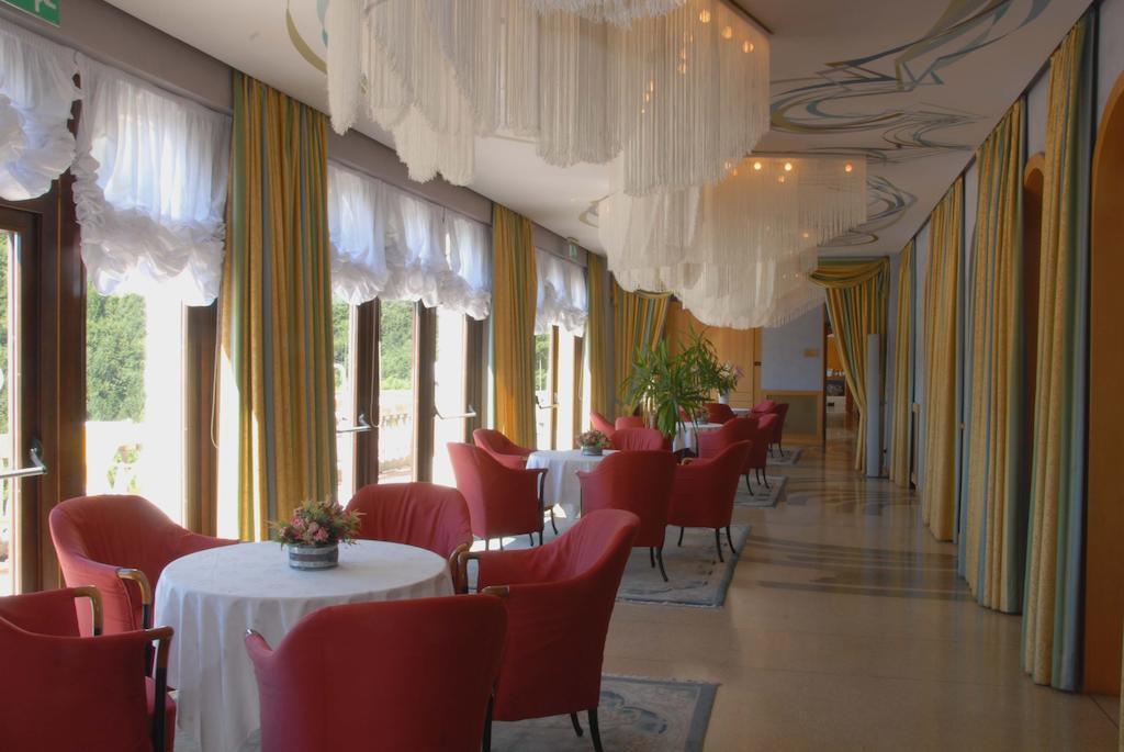 לאבארונה Grand Hotel Astoria מראה חיצוני תמונה