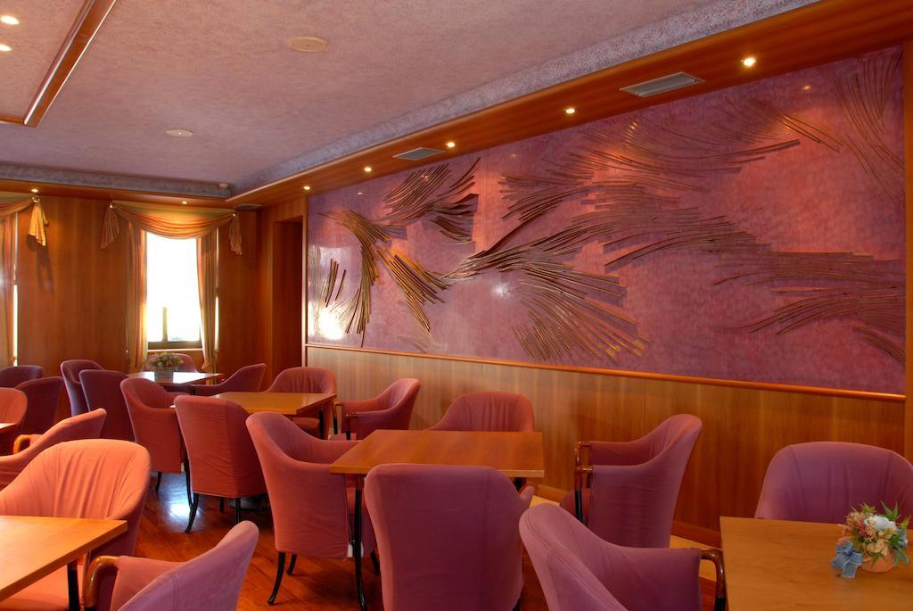 לאבארונה Grand Hotel Astoria מראה חיצוני תמונה