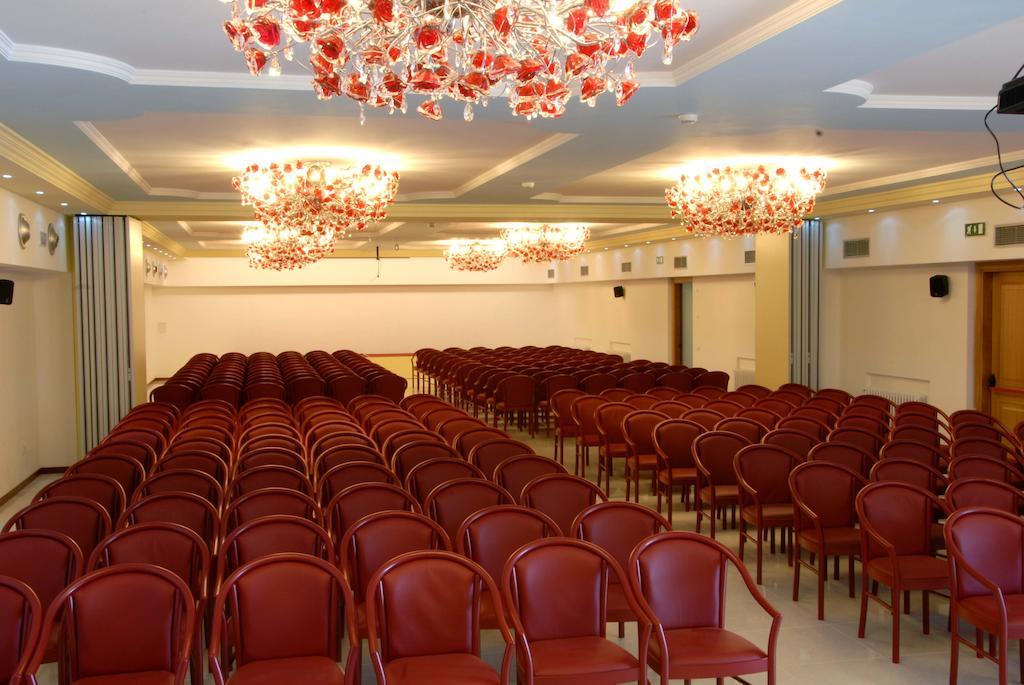 לאבארונה Grand Hotel Astoria מראה חיצוני תמונה