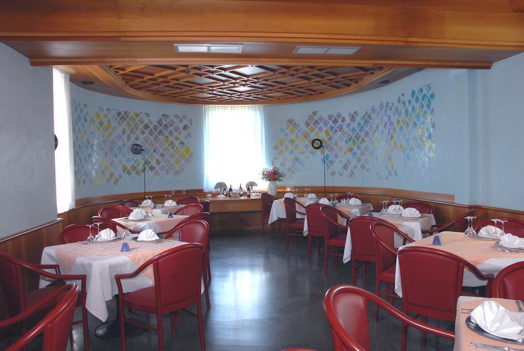 לאבארונה Grand Hotel Astoria מראה חיצוני תמונה