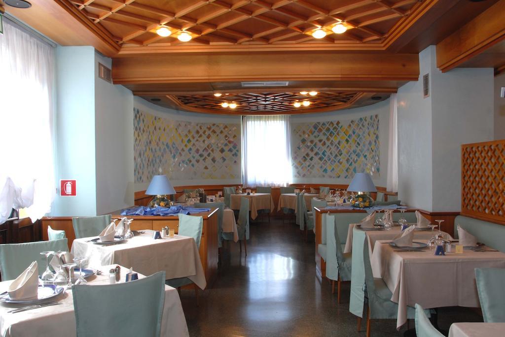 לאבארונה Grand Hotel Astoria מראה חיצוני תמונה
