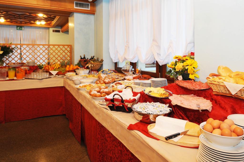 לאבארונה Grand Hotel Astoria מראה חיצוני תמונה