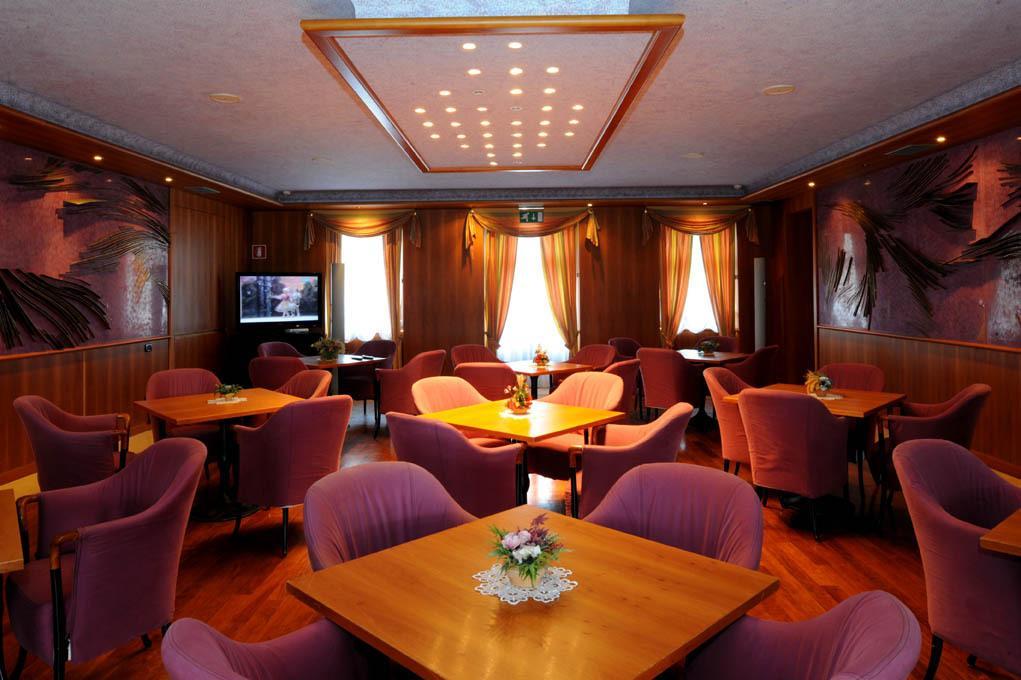 לאבארונה Grand Hotel Astoria מראה חיצוני תמונה