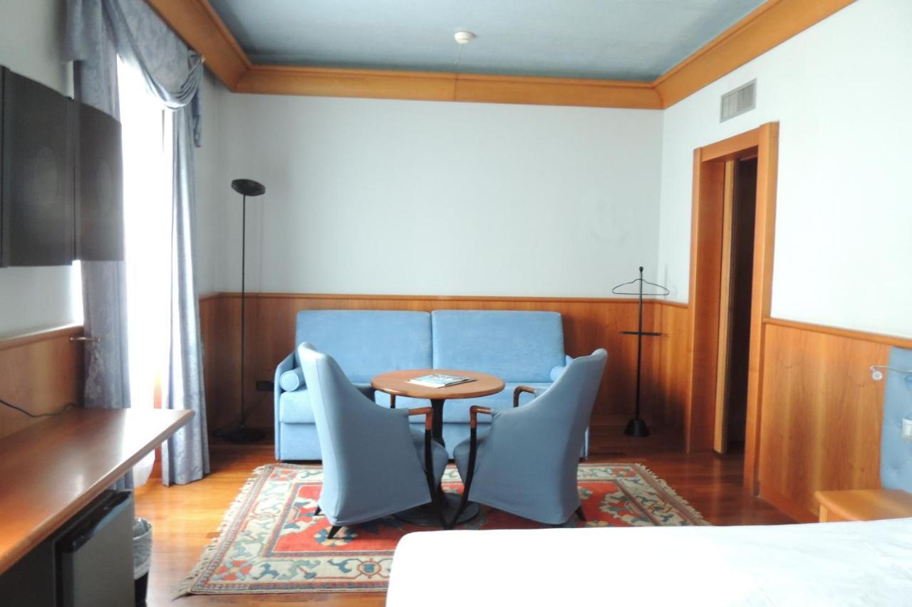 לאבארונה Grand Hotel Astoria מראה חיצוני תמונה